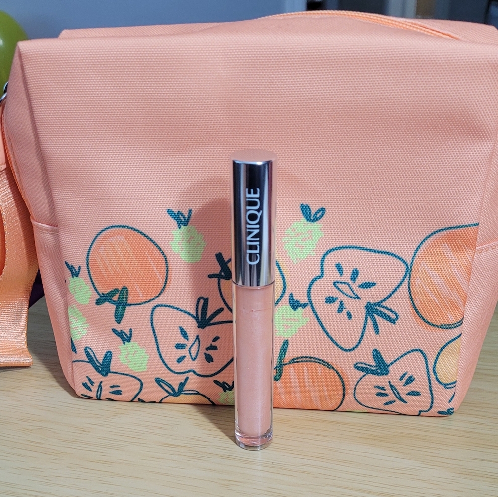 Clinique Pop Plush Air Kiss Pop Lip  Gloss With Clinque Cismetic Bag NWOT